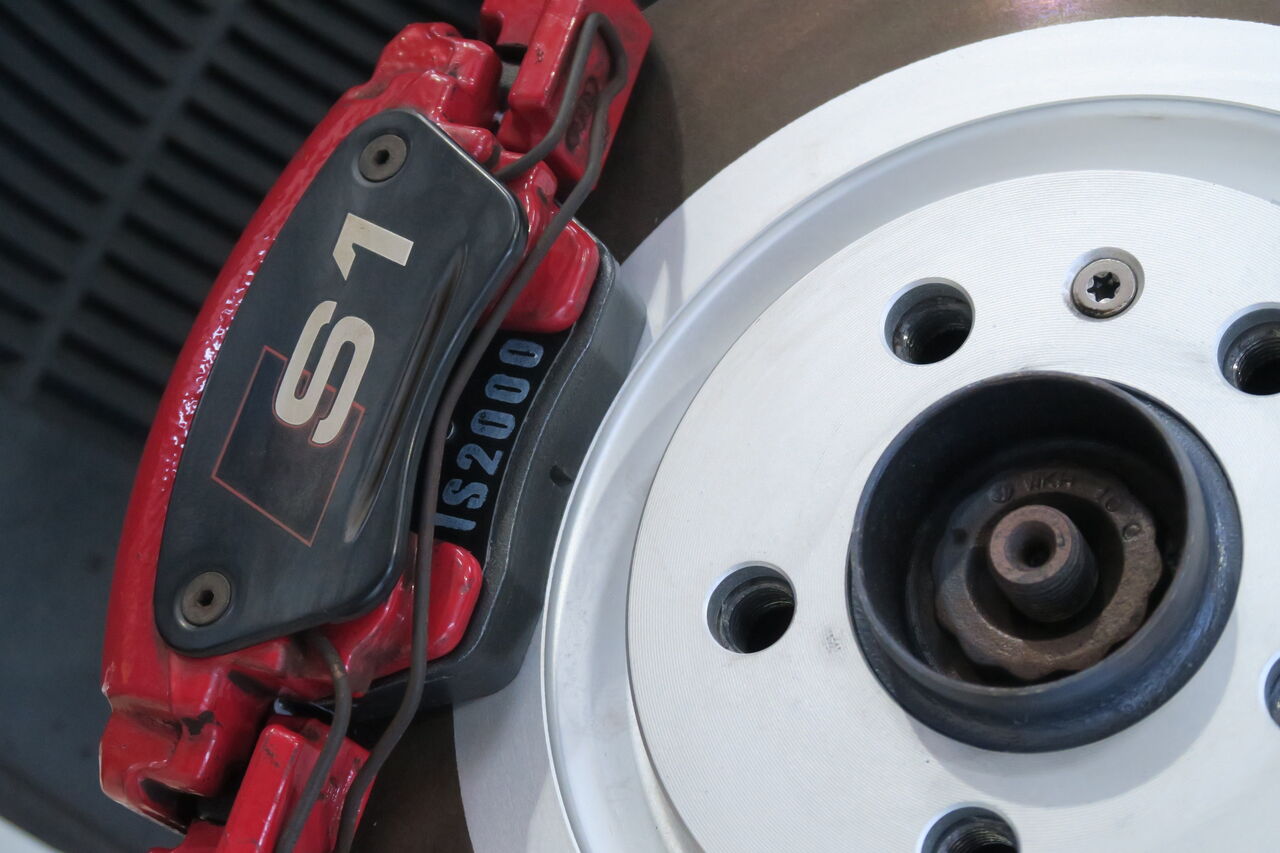 AUDI S1 (8X) 2.0 TFSI Quattro × iSWEEP Brake Pad IS2000 & DIXCEL