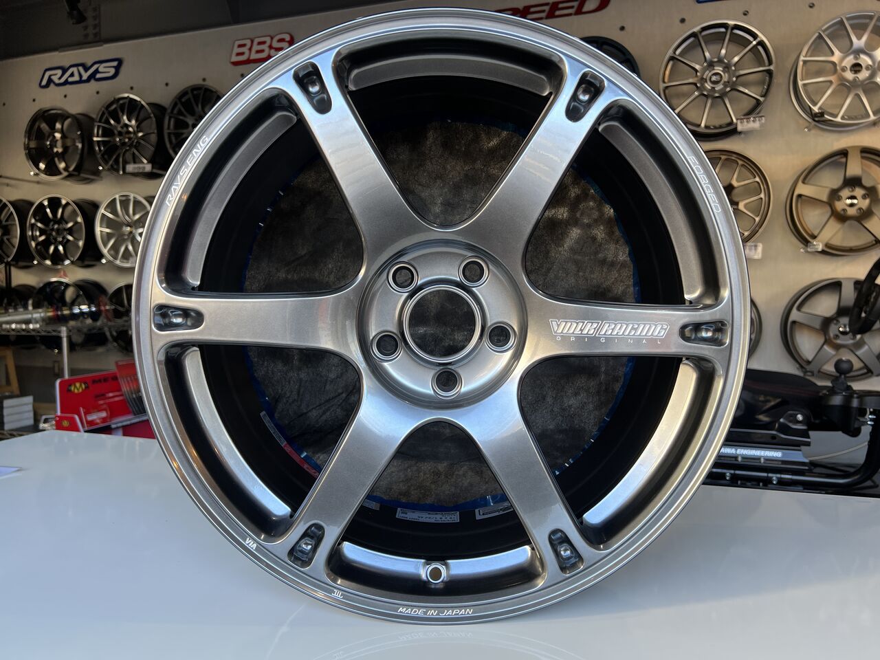 VOLK RACING TE037 6061 19 x 8.5 ET45 5/112 フォーミュラーシルバー