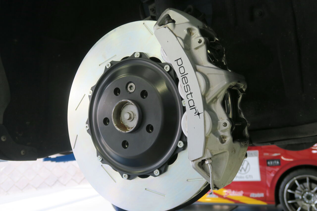 VOLVO V60 Polestar × iSWEEP Brake Pad IS2000 + DIXCEL SD VOLVO V60 Polestar × iSWEEP Brake Pad IS2000 + DIXCEL SD