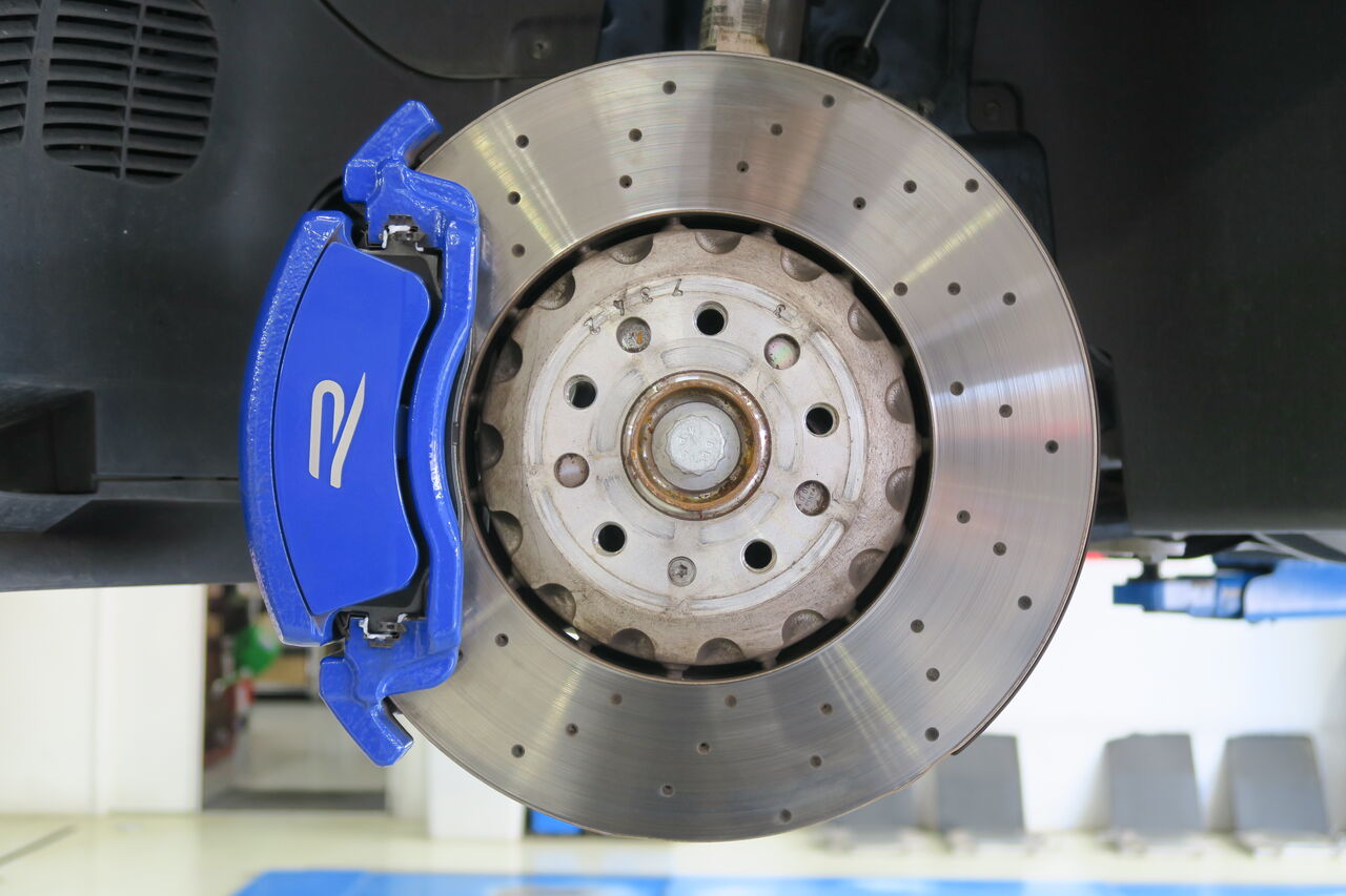 VW GOLF8 R × iSWEEP Brake Pad IS1500 : イシカワエンジニアリング
