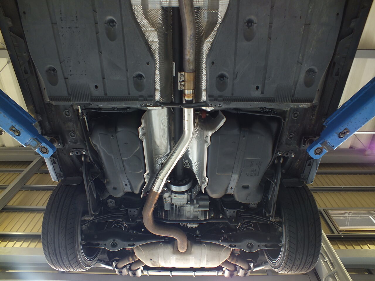 VW GOLF7.5 R × iSWEEP Center Straight Exhaust Pipe + NEUSPEED