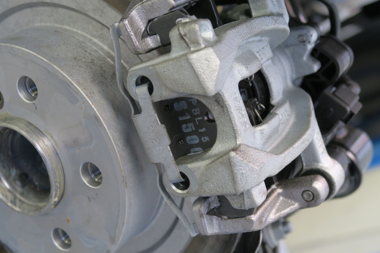 MINI F65 Cooper S × iSWEEP Brake Pad IS1500 : イシカワ 
