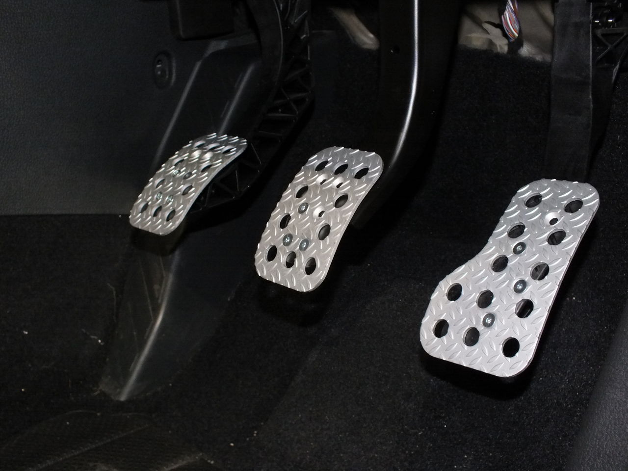 Golf7 R Sparco アルミニウムペダル イシカワエンジニアリング スタッフブログ