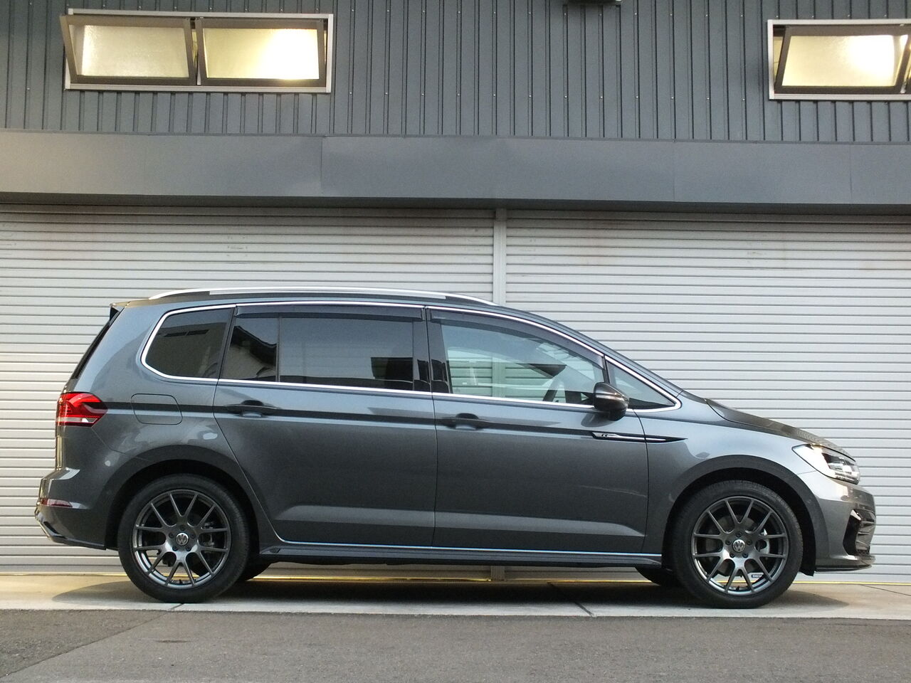 VW TOURAN 1.4 TSI R-Line × NEUSPEED RSe12 : イシカワ 