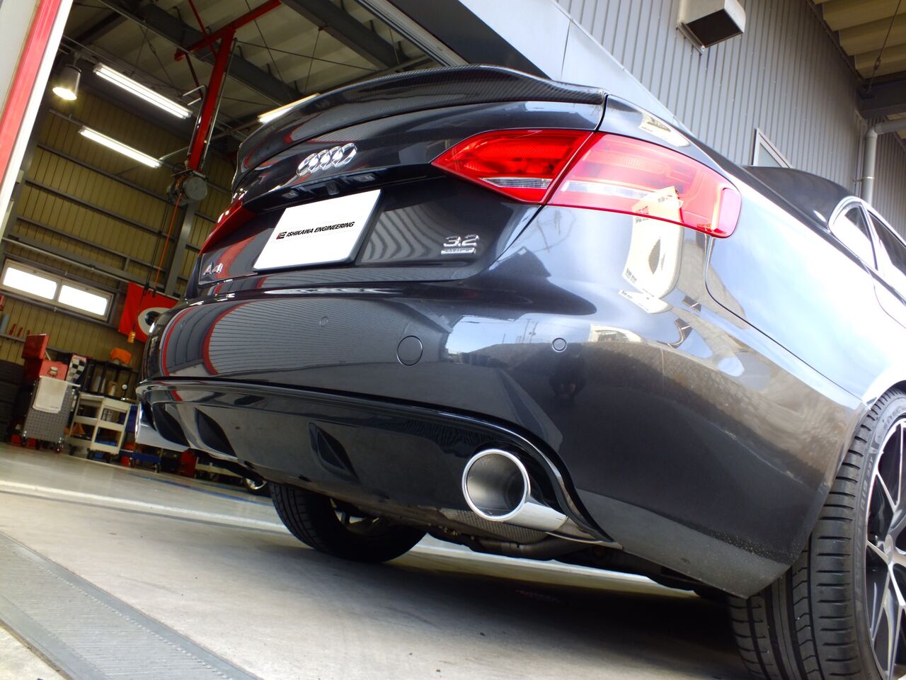 AUDI A4 B8 3.2Q × REMUS EXHORST SYSTEM SPORTS LABELマフラー