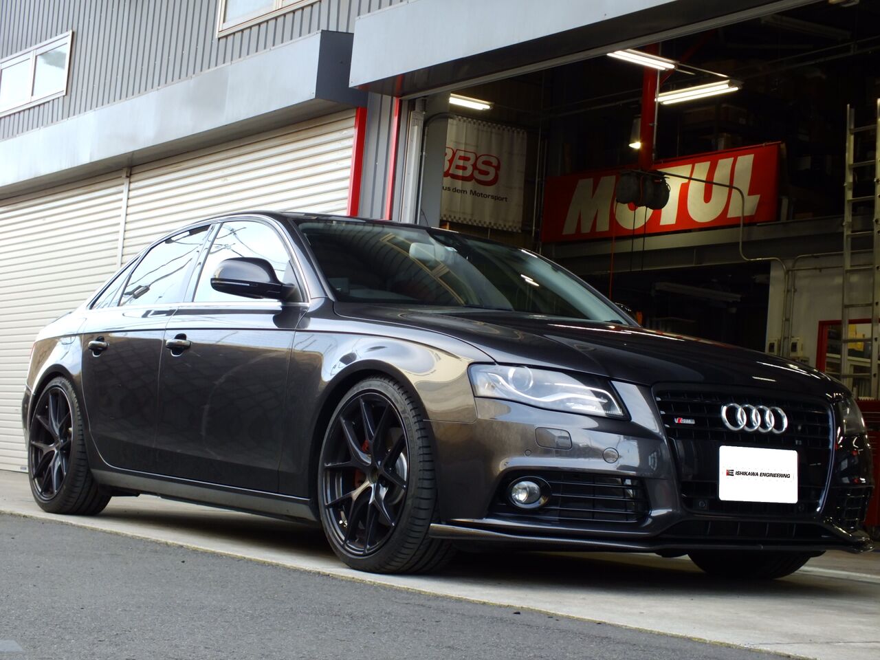 AUDI A4 B8 3.2Q × REMUS EXHORST SYSTEM SPORTS LABELマフラー