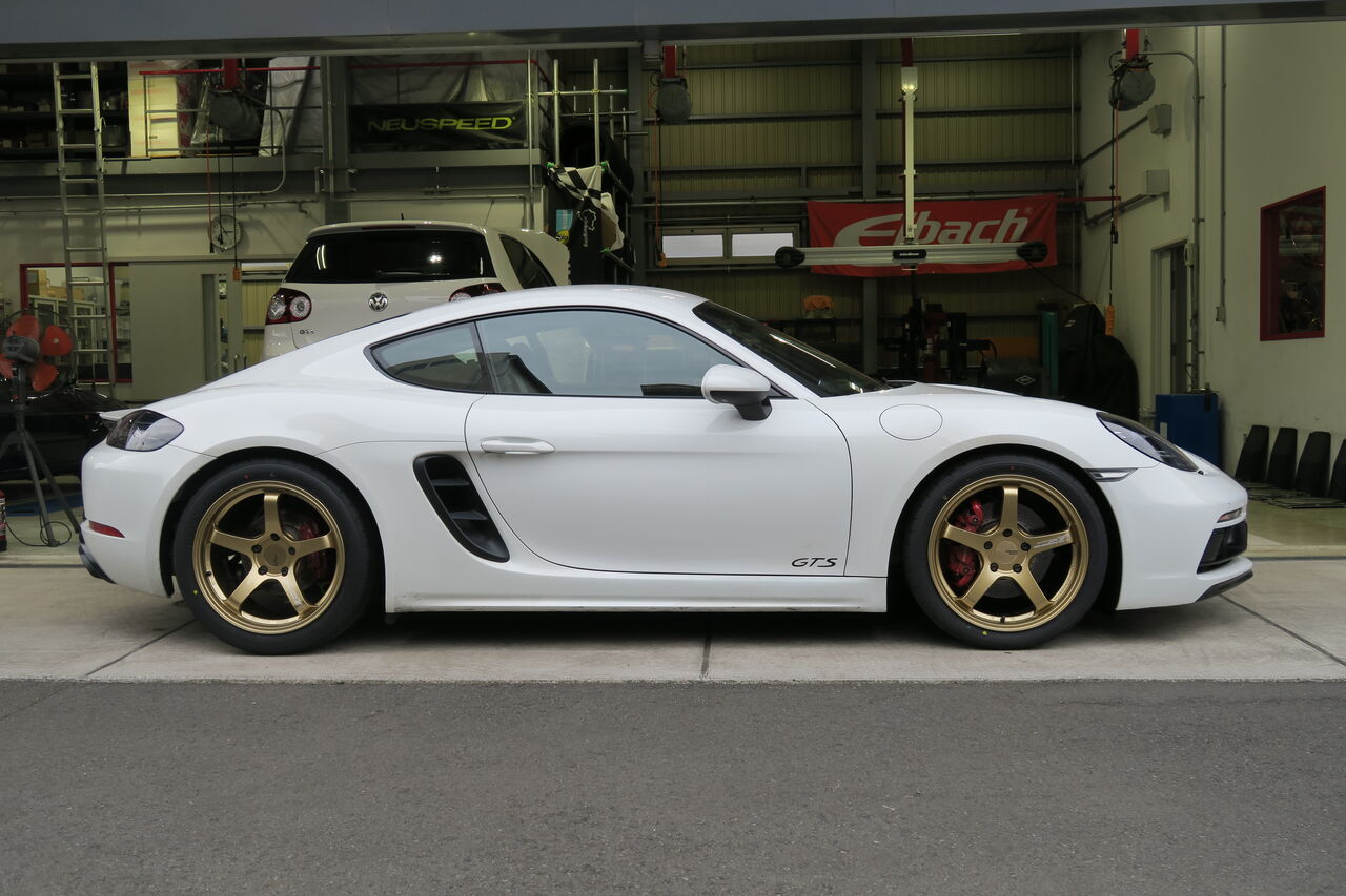 PORSCHE 718 Cayman GTS × ADVAN Racing GT ＆ ADVAN A052