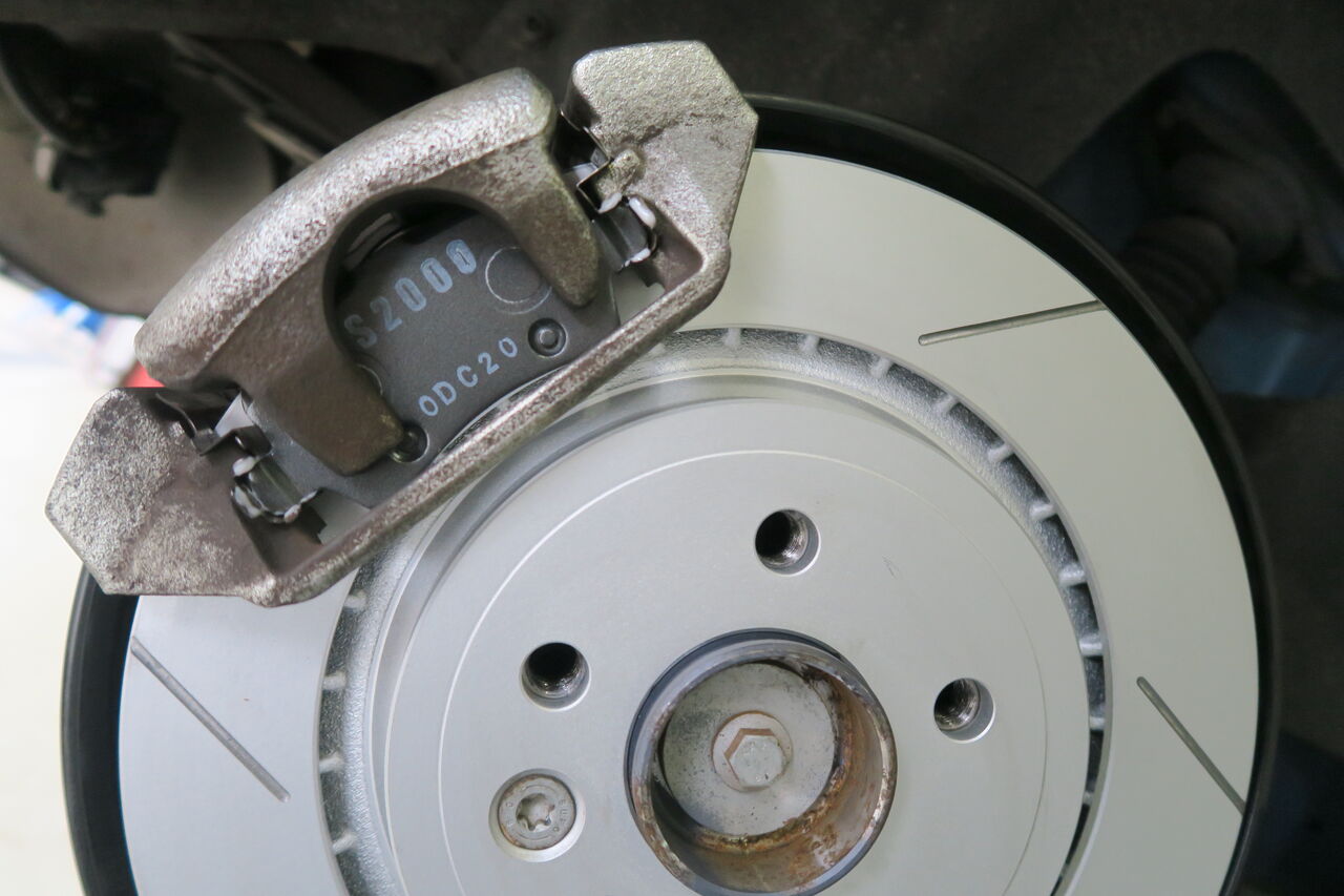 VOLVO V60 Polestar × iSWEEP Brake Pad IS2000 + DIXCEL SD VOLVO V60 Polestar × iSWEEP Brake Pad IS2000 + DIXCEL SD