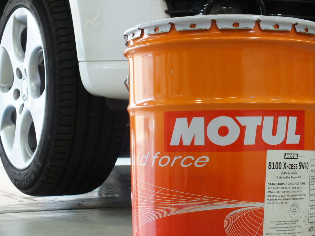 エンジンオイル交換 Motul Moty S イシカワエンジニアリング スタッフブログ エンジンオイル交換 Motul Moty S イシカワエンジニアリング スタッフブログ