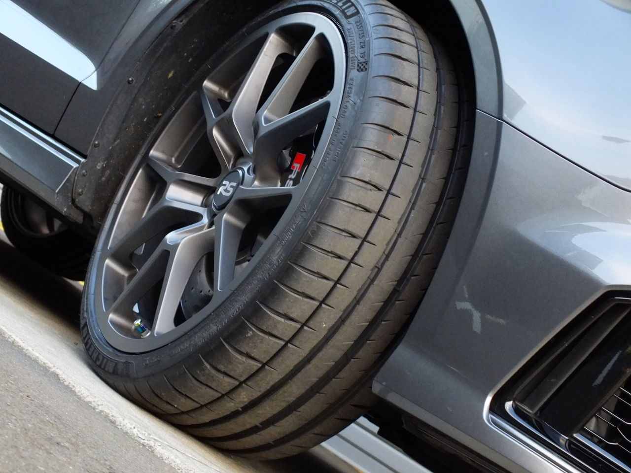 RS3 Sedan × MICHELIN Pilot Sport 4s : イシカワエンジニアリング 