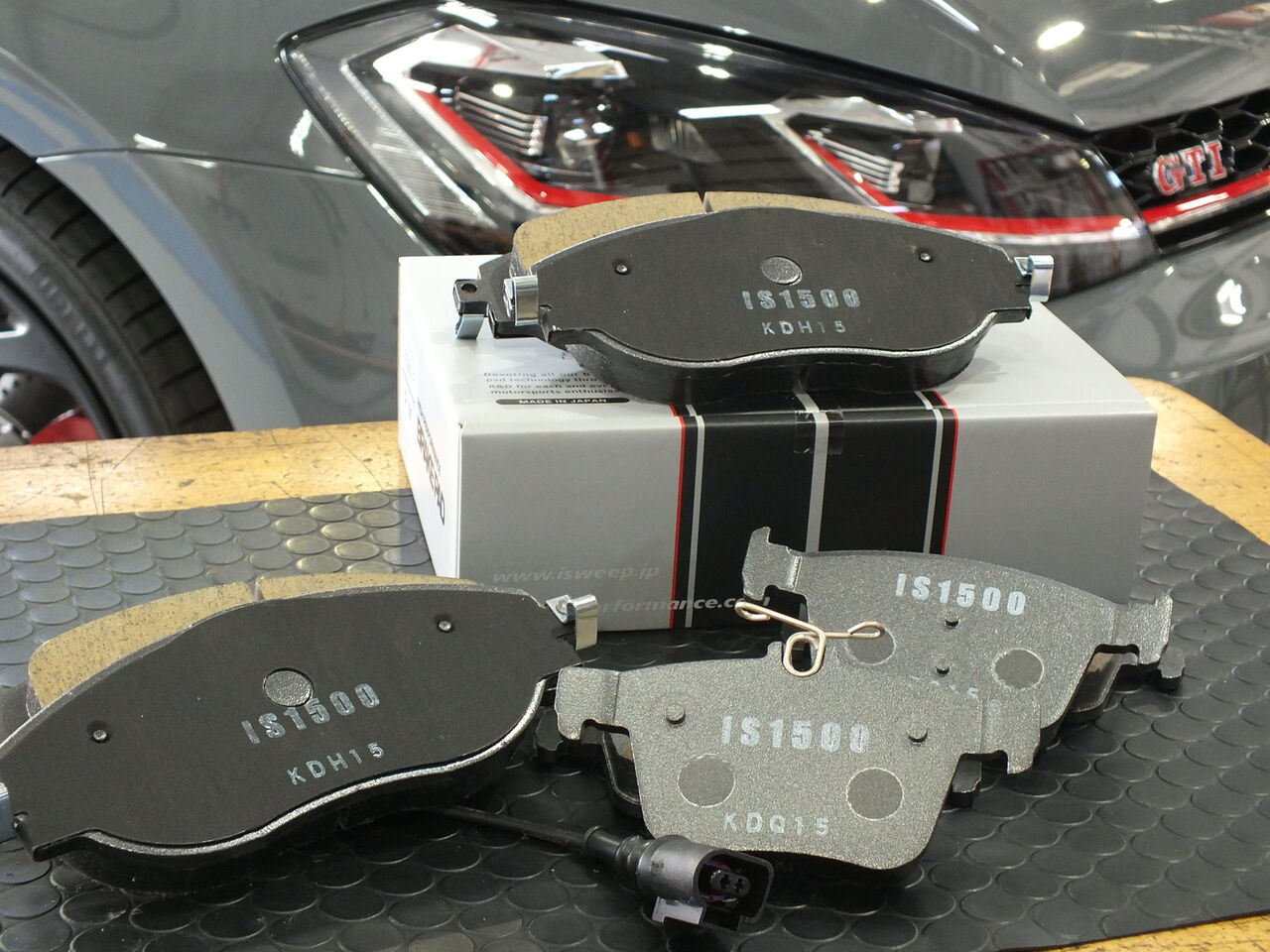 VW GOLF7.5 GTI TCR × iSWEEP Brake Pad IS : イシカワ