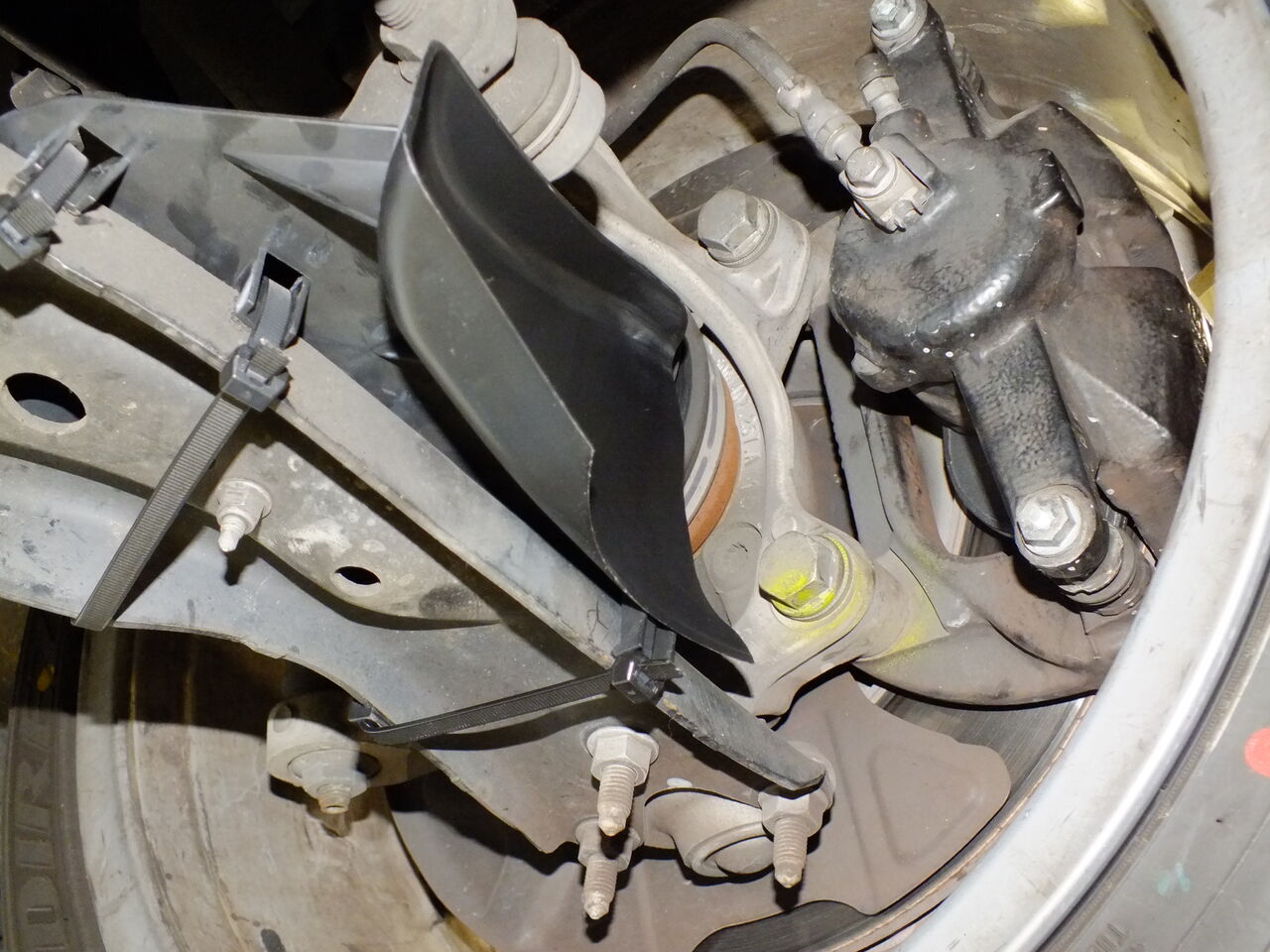 Vw Golf7 R Rs3ブレーキ冷却導風板取付 イシカワエンジニアリング スタッフブログ