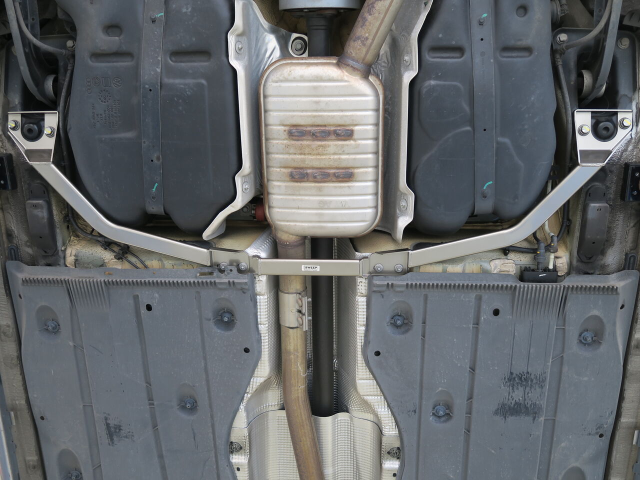 iSWEEPセンターフロアパワーブレースリア3ピース