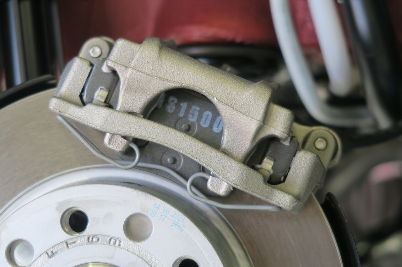 VW GOLF8.5 1.5eTSI Active × iSWEEP Brake Pad IS1500 : イシカワ