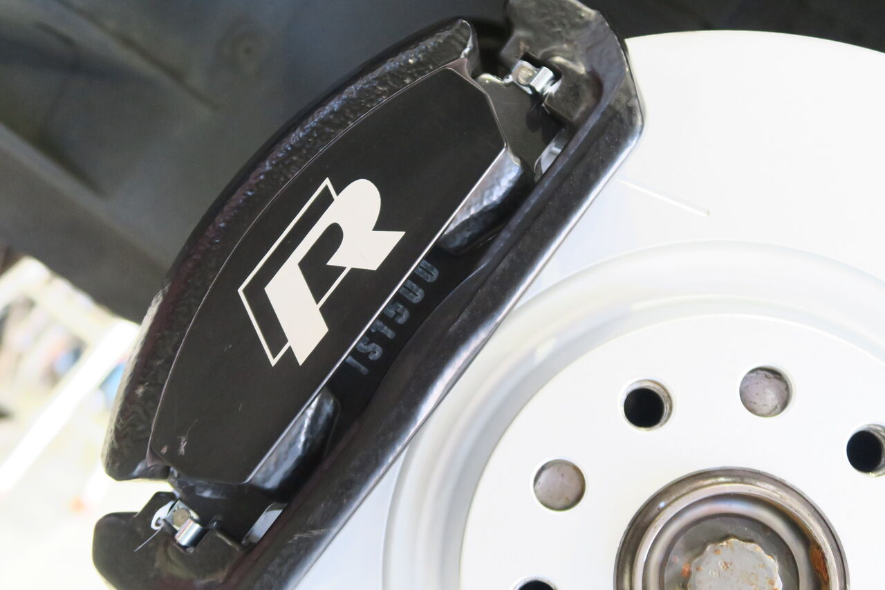 VW GOLF7.5 Variant R × iSWEEP Brake Pad IS1500 & DIXCEL SD