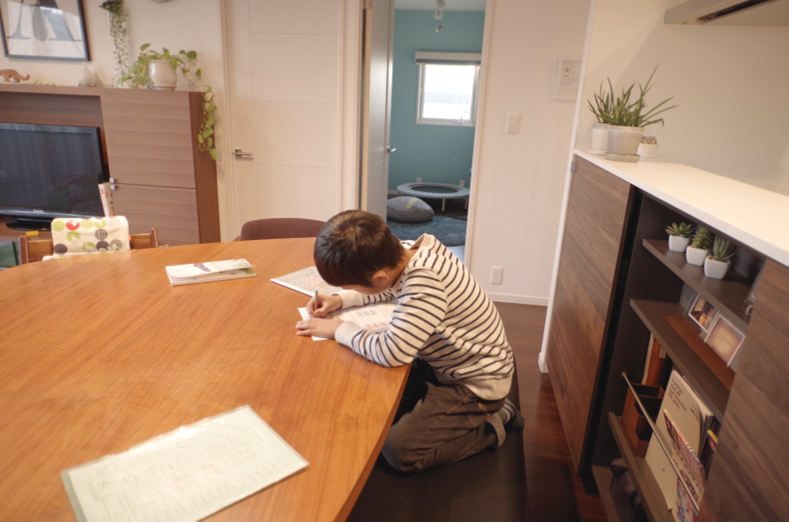 ダイニング学習の悩ましさと 勉強道具の置き場について いえ もの ことびより Powered By ライブドアブログ