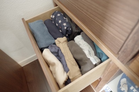 201906_無印スタッキングシェルフにベビー服3