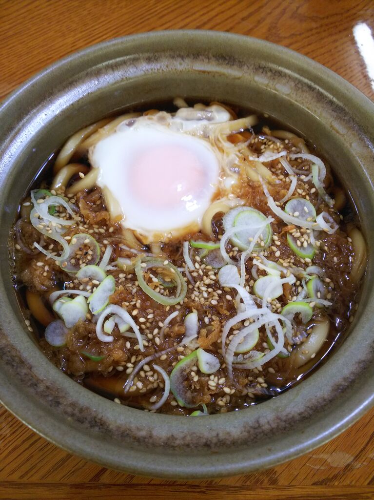 124 卵と天かすとねぎと胡麻の鍋焼きうどん 家飲みのお品書き 124 卵と天かすとねぎと胡麻の鍋焼きうどん 家飲みのお品書き