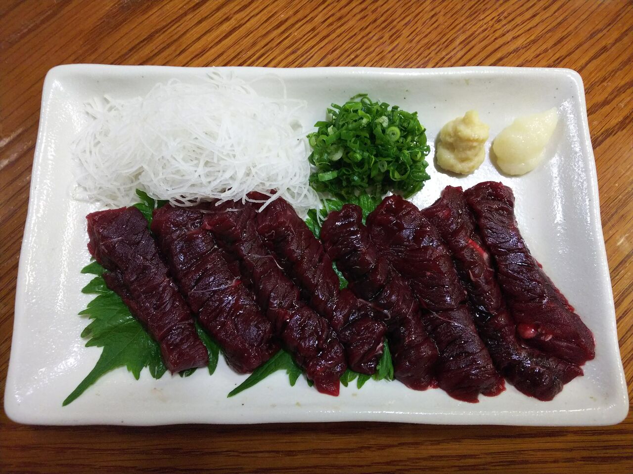 ２２７ 鯨の刺し身 赤肉 家飲みのお品書き