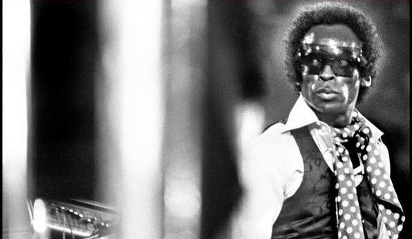 CBSも大プッシュした、帝王Miles復活作 - Miles Davis『The Man