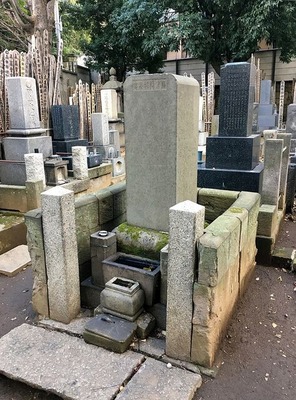 888px-Tomb_of_Gamo_Kunpei_2016-12-23