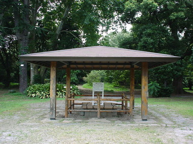 Old_water_well_of_Koishikawa_Yojosho