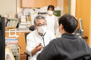五十嵐内科 仙台市宮城野区福室 内科 呼吸器内科 循環器内科 生活習慣病 健康寿命をのばしましょう。 カラダも,ココロも,社会的にも健康に。 院長 生活習慣病 高血圧症 糖尿病 脂質異常症 高尿酸血症 痛風 かぜ インフルエンザワクチン 気管支喘息 咳喘息 アレルギー性鼻炎 花粉症 片頭痛 脱水症 熱中症 便秘症 急性胃腸炎 感染性腸炎 機能性胃腸症 過敏性腸症候群 じんましん 帯状疱疹 口内炎 口唇ヘルペス 漢方治療 不眠症 鉄欠乏性貧血 亜鉛欠乏症 膀胱炎 更年期障害 自律神経失調症 めまい 予防接種 各種ワクチン 健康診断 企業健診 仙台市特定健診 仙台市基礎健診 各種診断書 にんにく注射 プラセンタ注射 プラセンタサプリメント AGA治療 男性型脱毛症治療 ED治療 勃起不全治療 舌下免疫療法 シダキュア 産業医 禁煙外来 6種類の手作り血圧手帳 無料ダウンロード 宮城県 診療・検査医療機関 発熱外来 おすすめ 新型コロナウイルス COVID-19 PCR検査 抗原検査 中和抗体検査 オンライン診療 クレジットカード決済 睡眠時無呼吸症候群治療 おすすめ 簡易検査 酸素飽和度 精密検査 PSG検査 終夜睡眠ポリグラフ検査 CPAP治療 持続陽圧呼吸療法 いびき治療 おすすめ