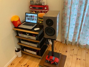 DynaudioのスピーカースタンドをGET : My Life My Like My Way