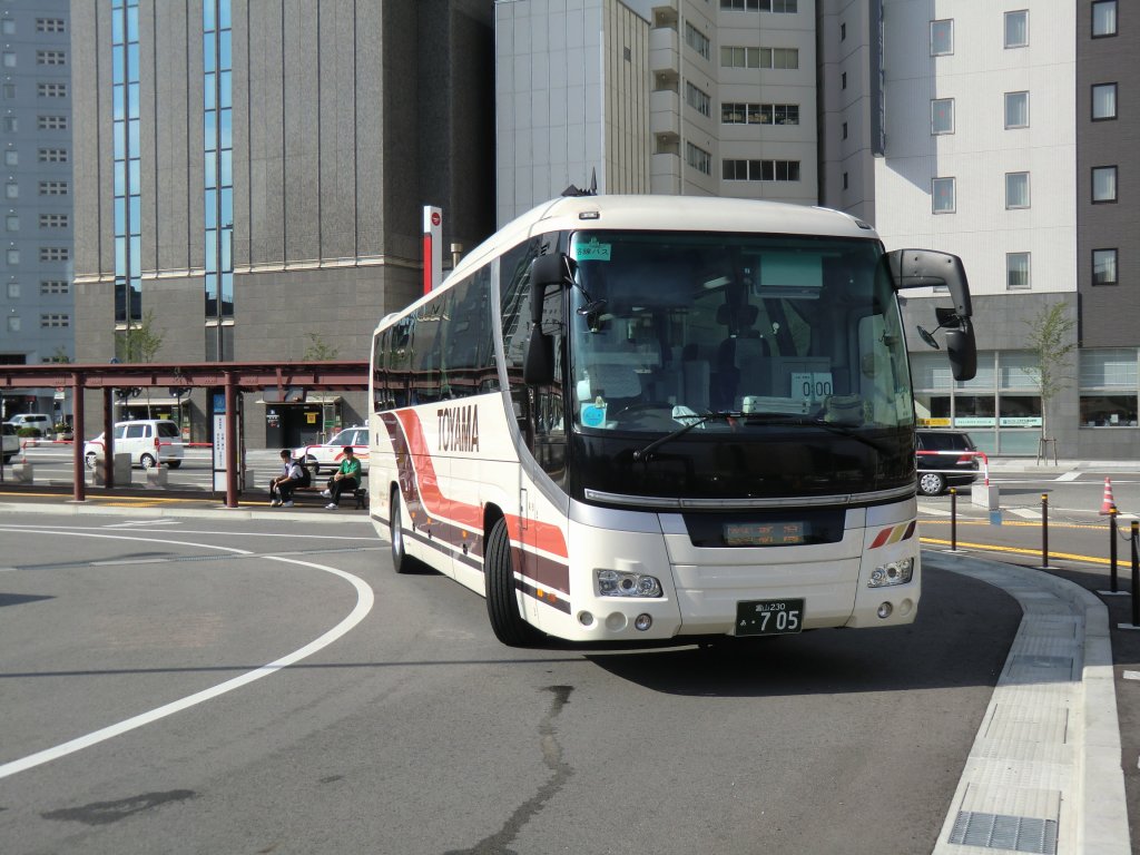 富山新潟線に3列シート車 山で働いていた が淡々と綴る日記もどき