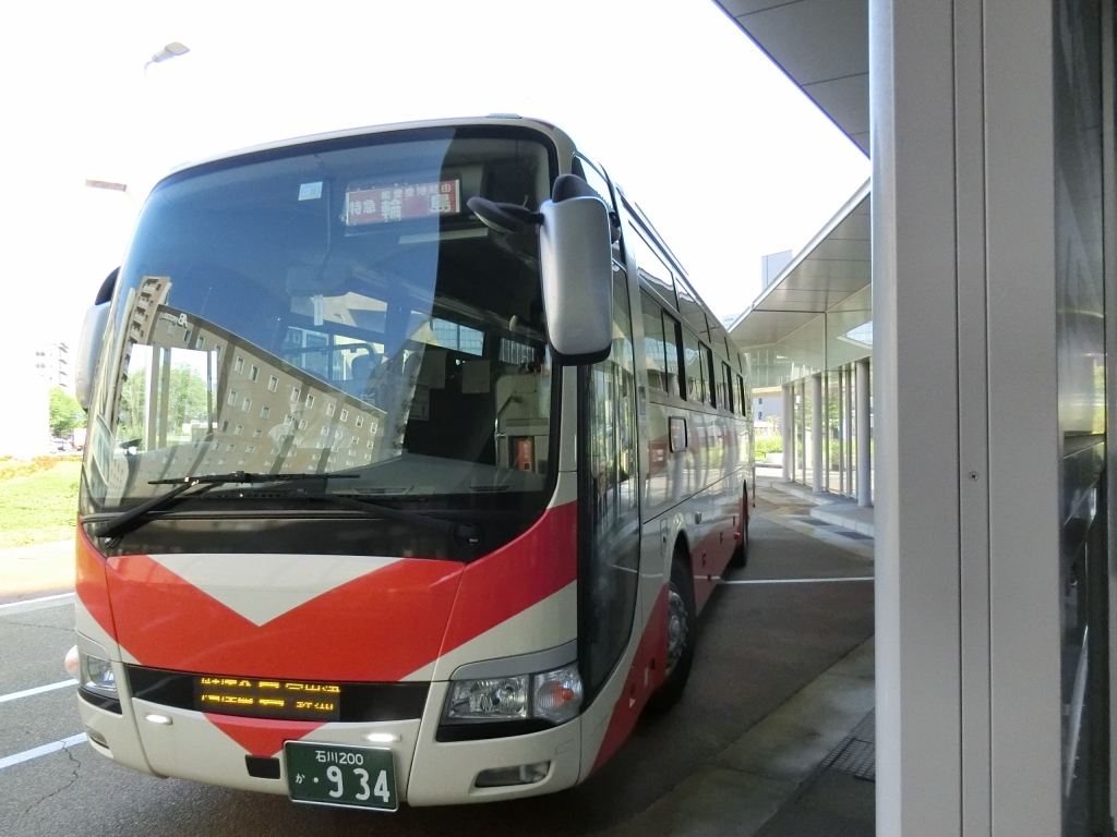 北鉄奥能登バス 輪島特急線 金沢駅 輪島マリンタウン 山で働いていた が淡々と綴る日記もどき