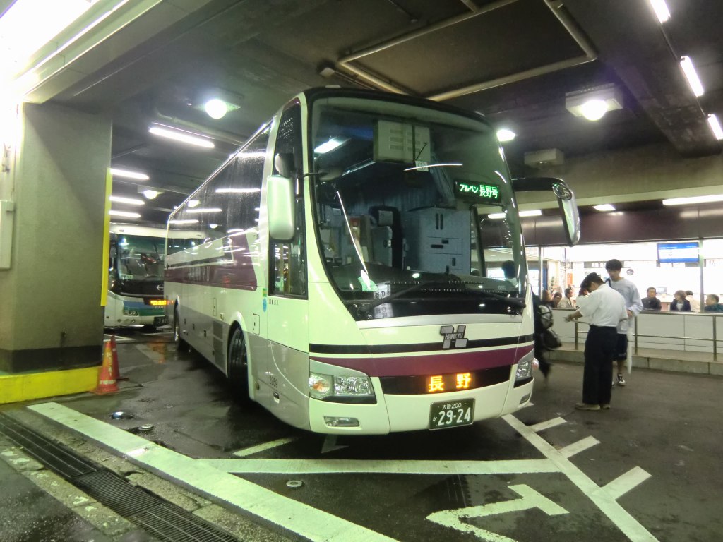 名神集中工事 in 阪急バス アルペン長野号 : 山で働いていた○○が淡々