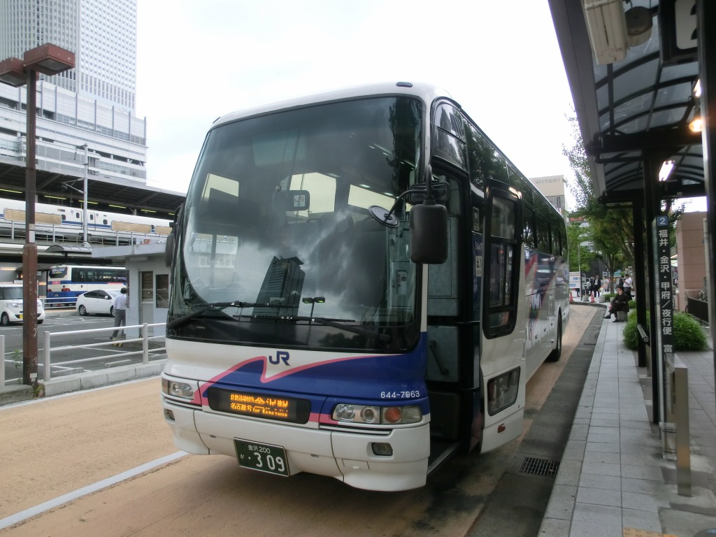 西日本JRバス 北陸道昼特急名古屋1号 : 山で働いていた○○が