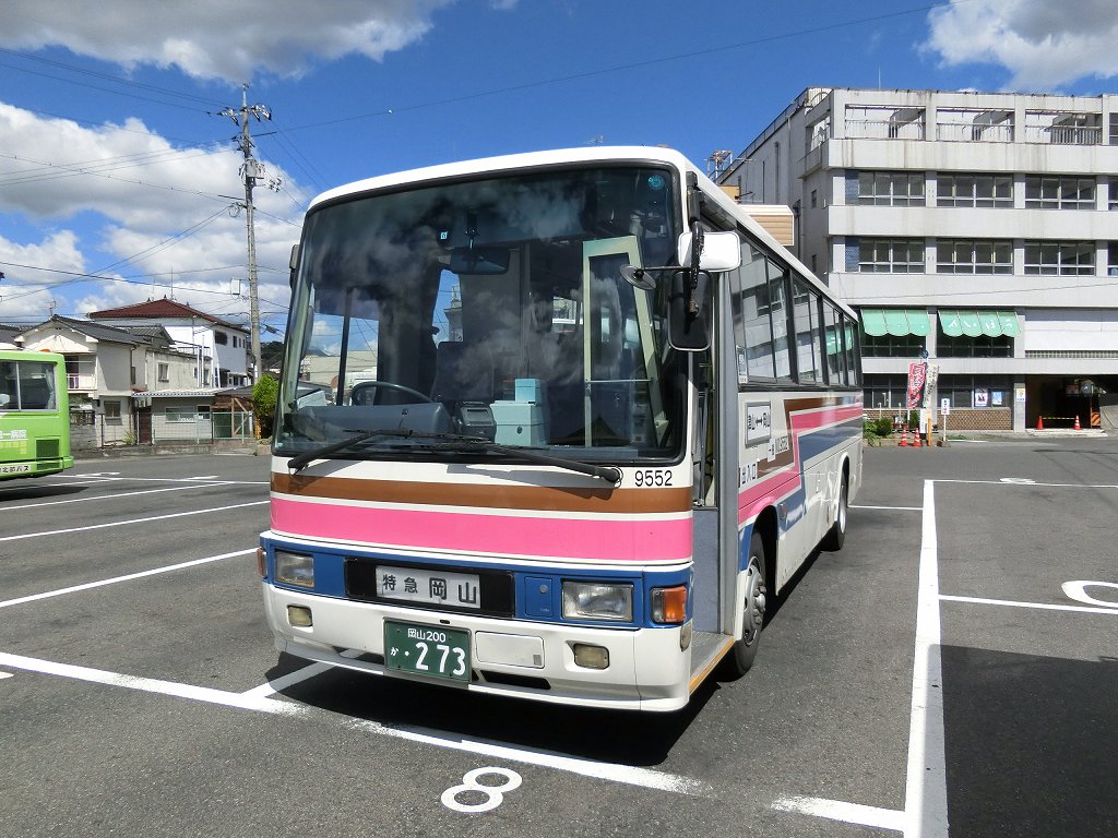 中鉄北部バス 岡山エクスプレス津山号 山で働いていた が淡々と綴る日記もどき