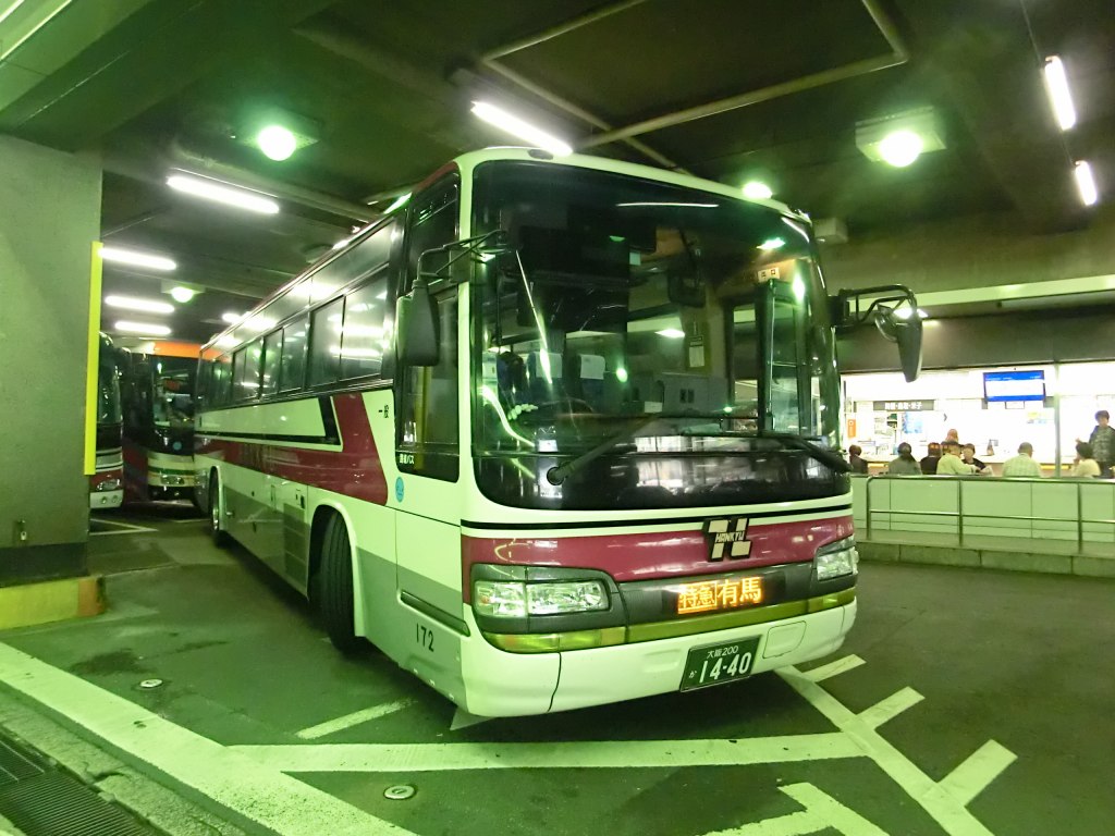 阪急梅田三番街でバス見物 その2 : 山で働いていた○○が淡々と