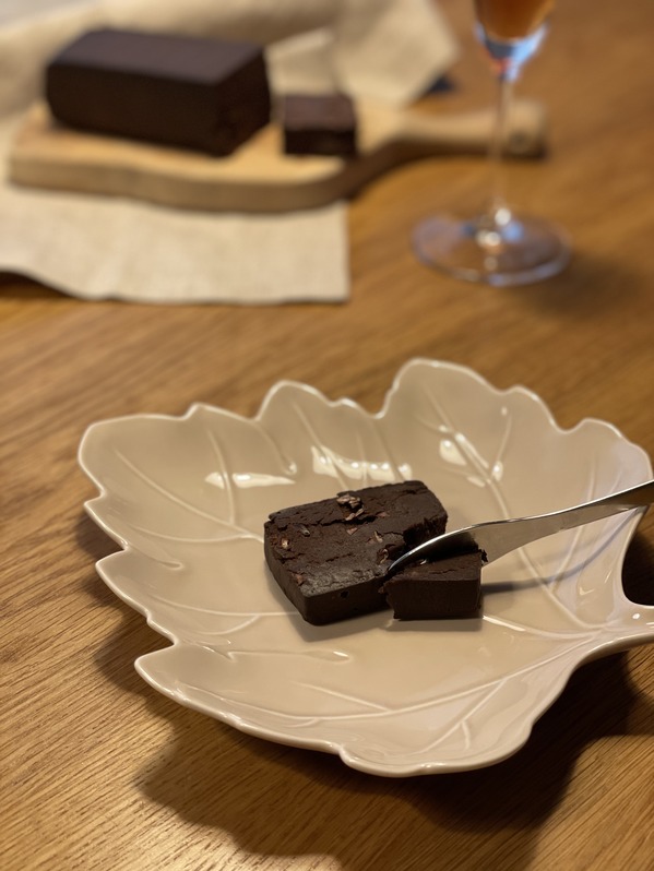 チョコレートテリーヌnero(黒)盛り付け