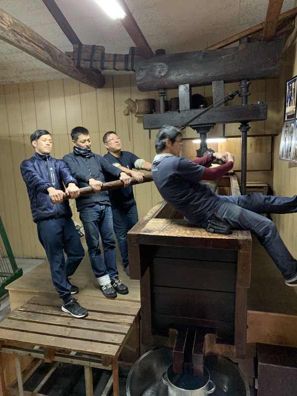 4D60FB1E-D7F9-48E4-BCFA-F69315F17787