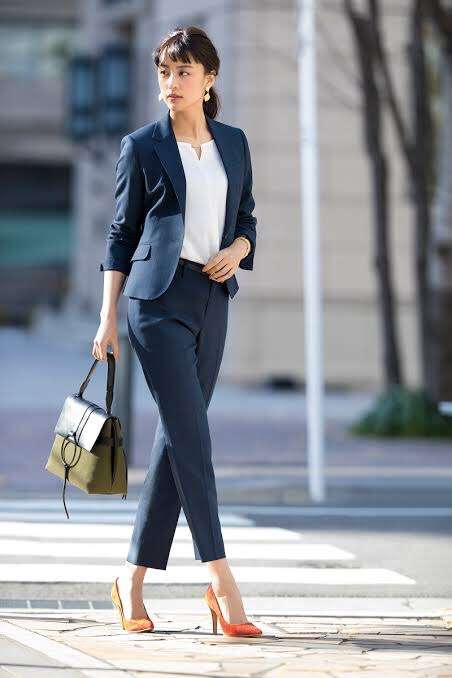 新潟市内で芸能人を見たことない スーツの似合う女性芸能人