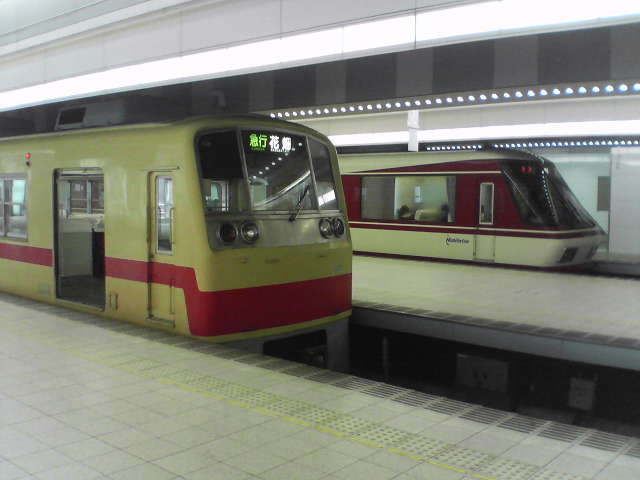 西鉄特急電車 2000形 西鉄2000形電車 - Wikipedia