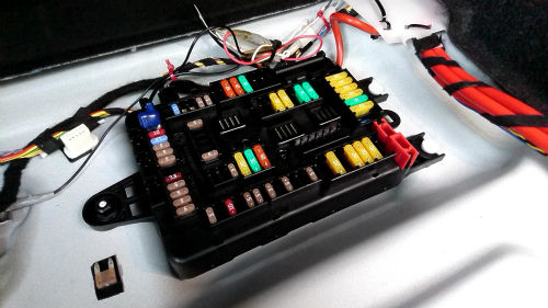 F 118i ヒューズボックスからアクセサリー電源の取り出し コードネーム R50 E46 Blog版 F 118i ヒューズボックスからアクセサリー電源の取り出し コードネーム R50 E46 Blog版