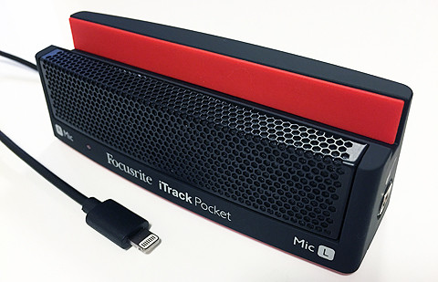 Lightningケーブルで接続