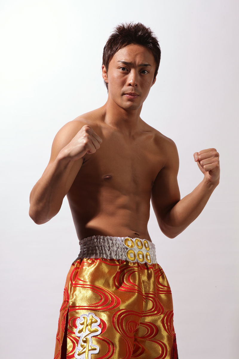 凄すぎ 車が正面衝突 燃える車 ひじ打ちで窓を割り ｋ１格闘家が２人救出 打投極速報