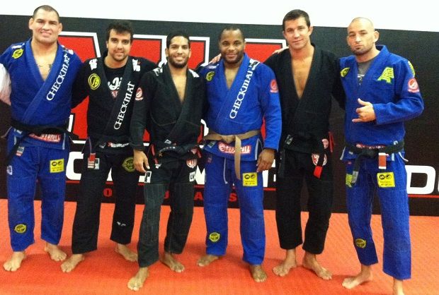 ブラジリアン柔術の青帯持ってたらmmaの寝技で十分対処できるってマジなん 打投極速報