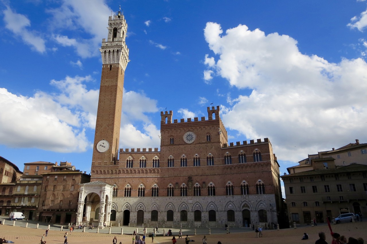 マンジャの塔から 夕闇迫るシエナの街並みを一望 旅と街歩き