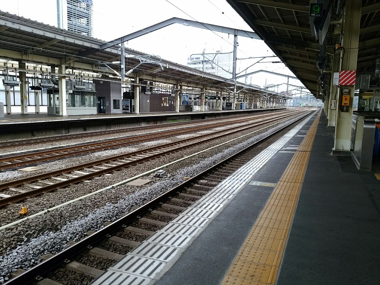 高崎駅の新幹線ホームだが 車内から見た風景を 今日初めて ちょっと懐かしく感じた 海の恵みをいただくように