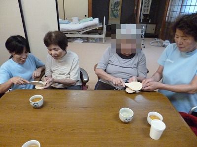 しゃもじを使った簡単ゲーム いちじま憩いの家にて しゃもじを使った簡単ゲーム いちじま憩いの家にて