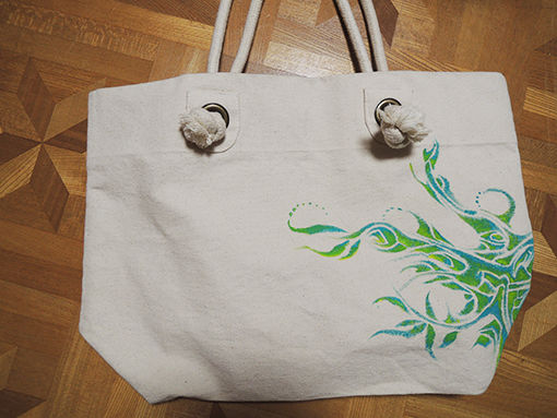 布用絵の具でトートバックにペイント Ikubeeの伊吹がなんか喋るブログ