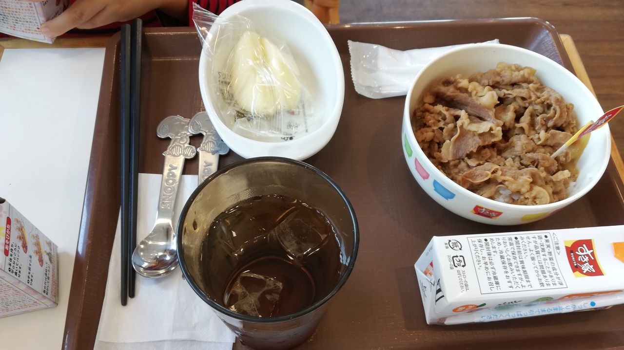 すき家の牛丼 お子様セットにカットりんご 育児舟 絵本 プレゼント おもちゃ おすすめ すき家の牛丼 お子様セットにカットりんご 育児舟 絵本 プレゼント おもちゃ おすすめ