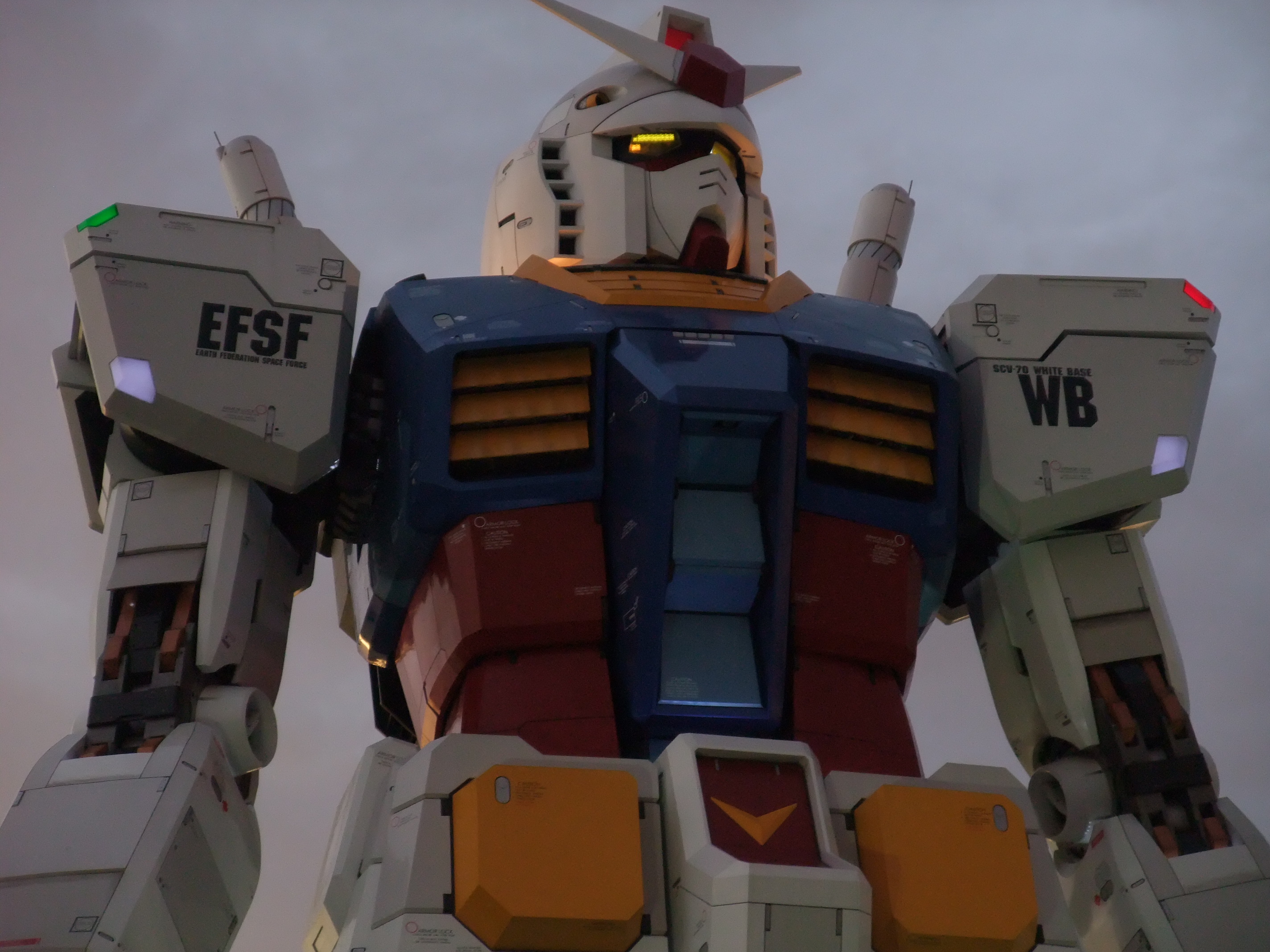 ガンダムお台場に立つ 毎日がキャンプファイヤー