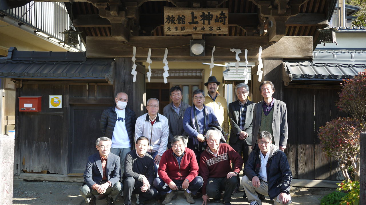 熟年同窓会集合写真 