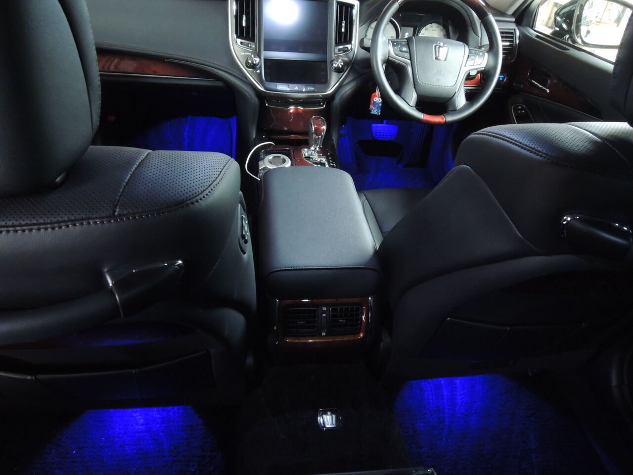 210系マジェスタ 車内イルミ色変え Illumista店長ブログ